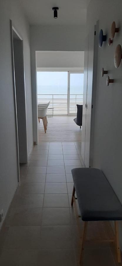 Appartment With Frontal Sea View With 3 Bedrooms Koksijde Exterior foto